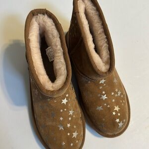 UGG Classic Short II Stars Boot Size 3-Kids